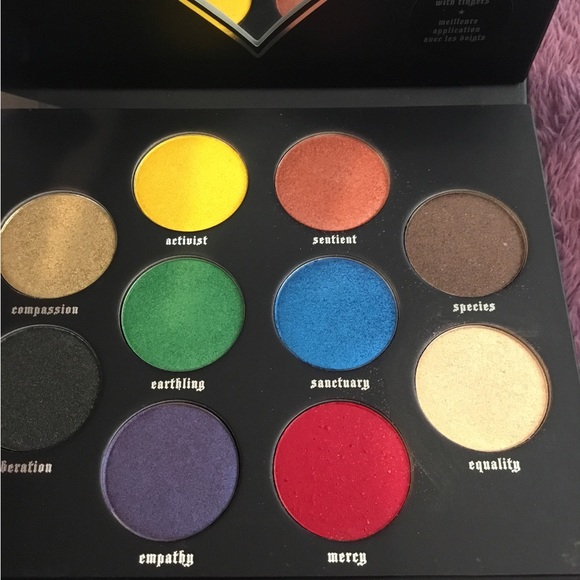 NWT Kat Von D (Vegan ) “LOVE “ Eyeshadow Palette - Picture 9 of 13